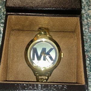 ❄️MK logo gold watch